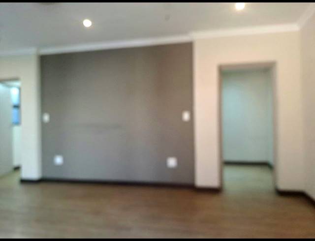 32M² OFFICE TO LET IN RAEDENE ESTATE